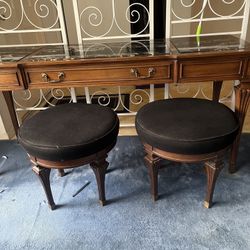 Table desk with 2 chairs