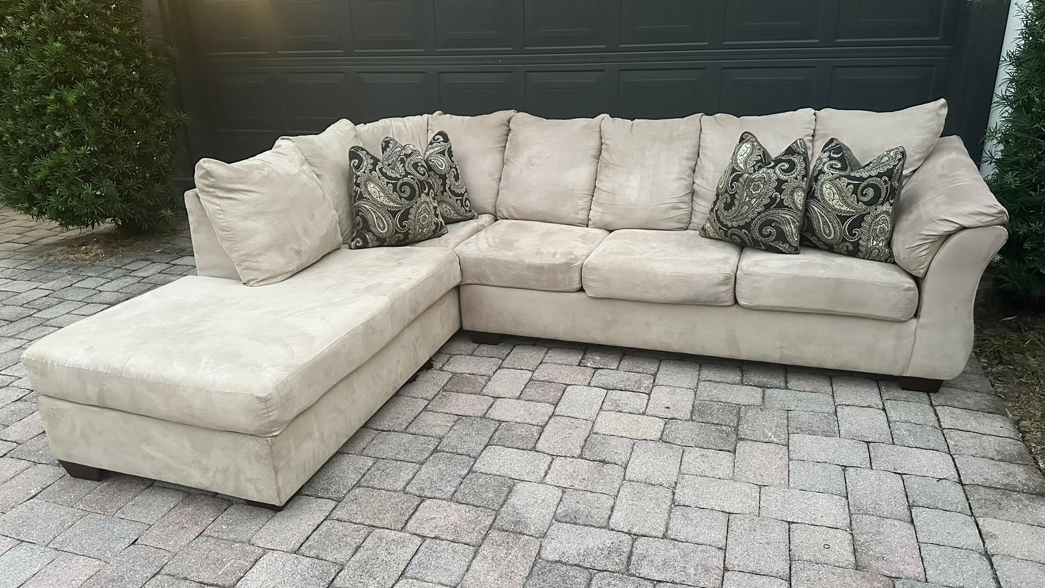 Sofa Sectional… Delivery Extra