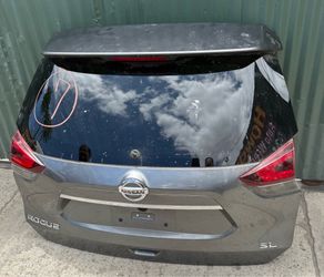 2019 Nissan Rogue tailgate