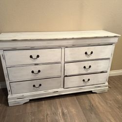 Dresser/buffet