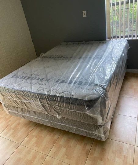Queen Size Mattress Pillow Top With Box Springs✅