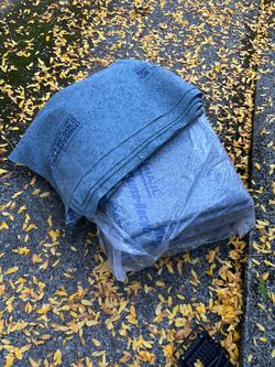 U-Haul blankets