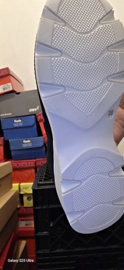 Women's sneakers