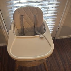 High Chair With Harness Included and Everything working perfectly