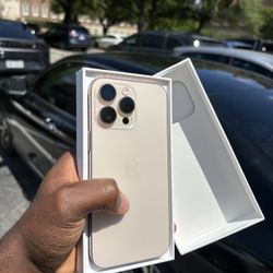 iphone 16 Pro Max (AT&T and Cricket) Battery 100%