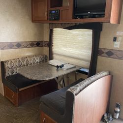 Travel Trailer Sleeps 6-8