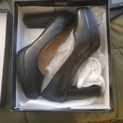 Naturalizer Black Pumps