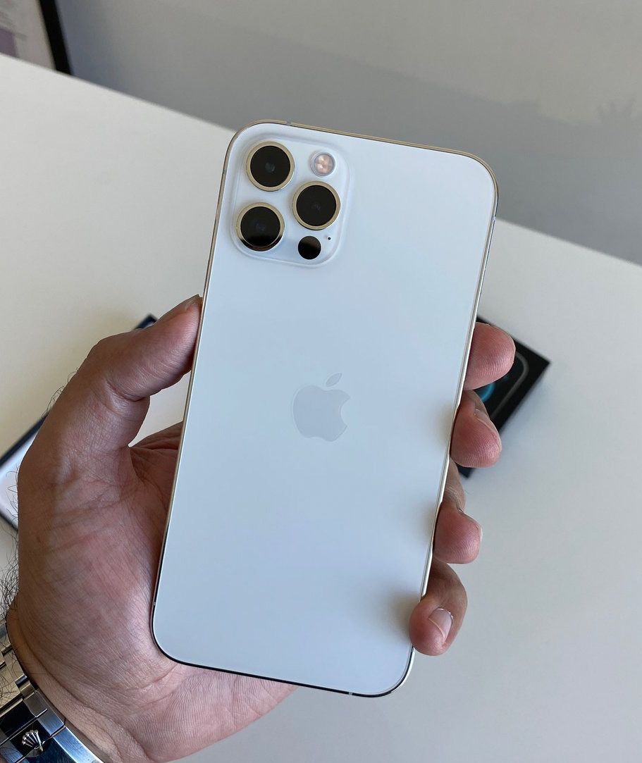 iPhone 12 Pro Max / Mint Condition 