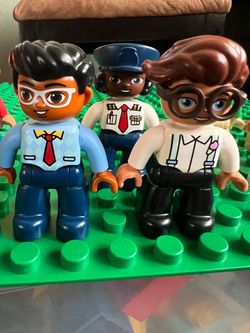 3 DUPLO people Lego