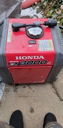 Honda EU3000is Inverter Generator