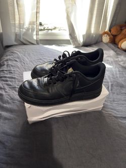 Nike Air Force 1 Triple Black Low Sneakers