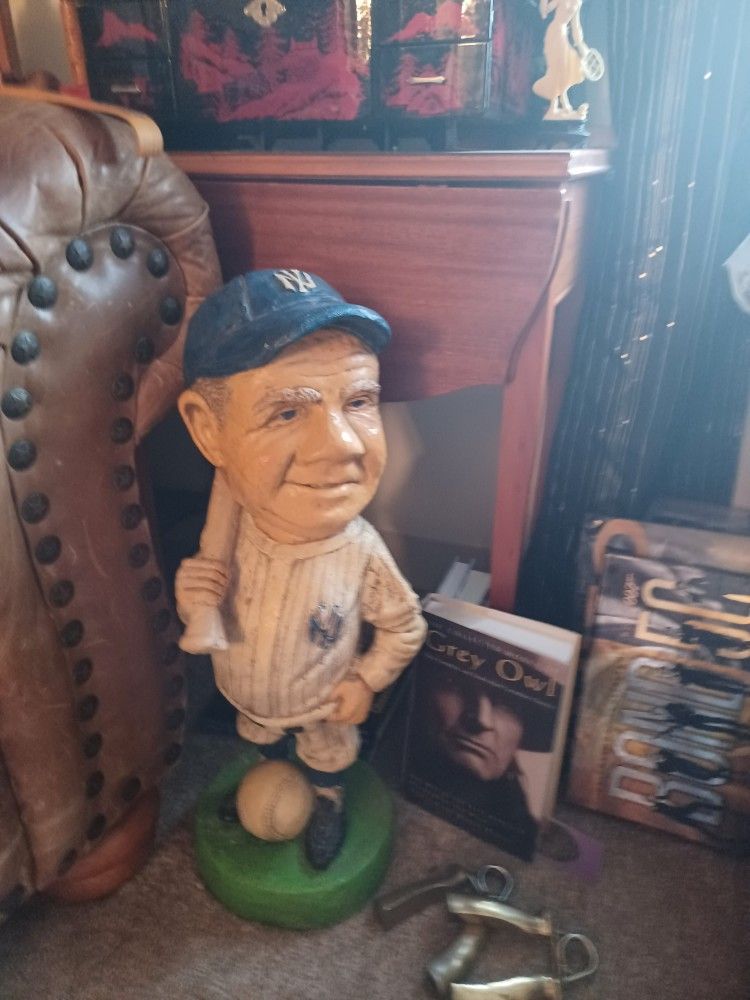 Large babe ruth statue