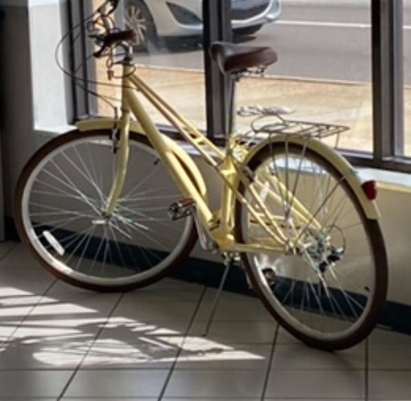 Fixer-upper Schwinn Admiral 700c Adult Hybrid Bike, 7 Speed, Unisex Bike, Cream