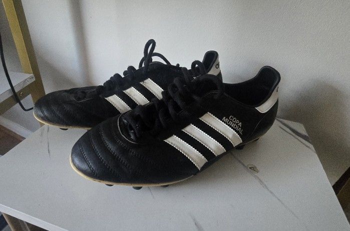Adidas FIFA Approved- SIZE 7.5