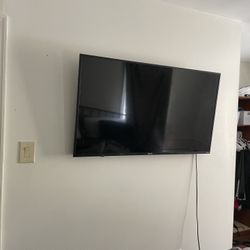  50" Hisense Roku Tv /w Original Remote 