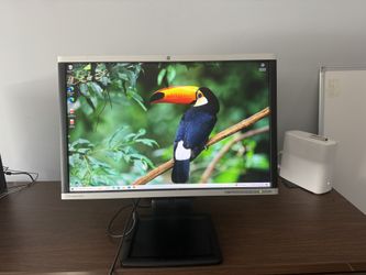 🖥️🖥️For Sale: 2 HP Compaq LA2405x 24” LCD Monitors