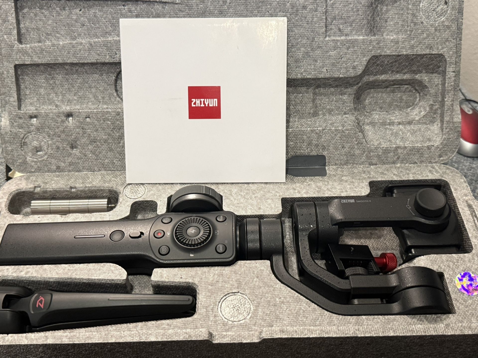 Handheld Smartphone Gimbal/Stabilizer For Smartphone - Zhiyun SMOOTH 4