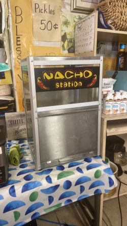 Nacho station and cheese dispenser