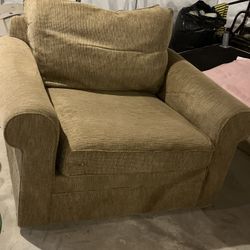 EXTRA WIDE GREEN TWEED STUFFED CHAIR BY KINKADE. NO DAMAGE