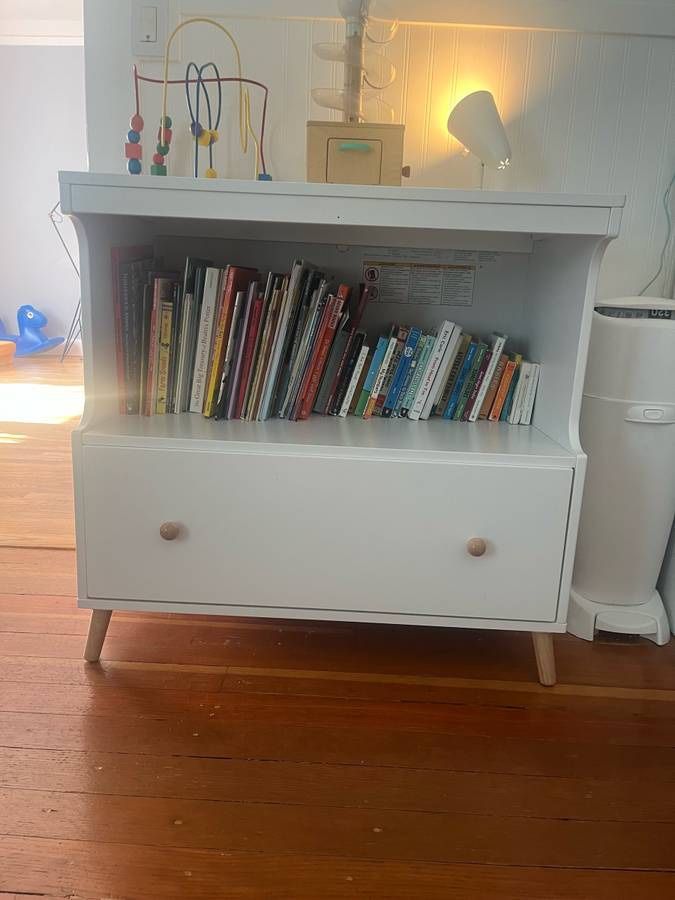 Delta Baby Changing Table Bookshelf Dresser