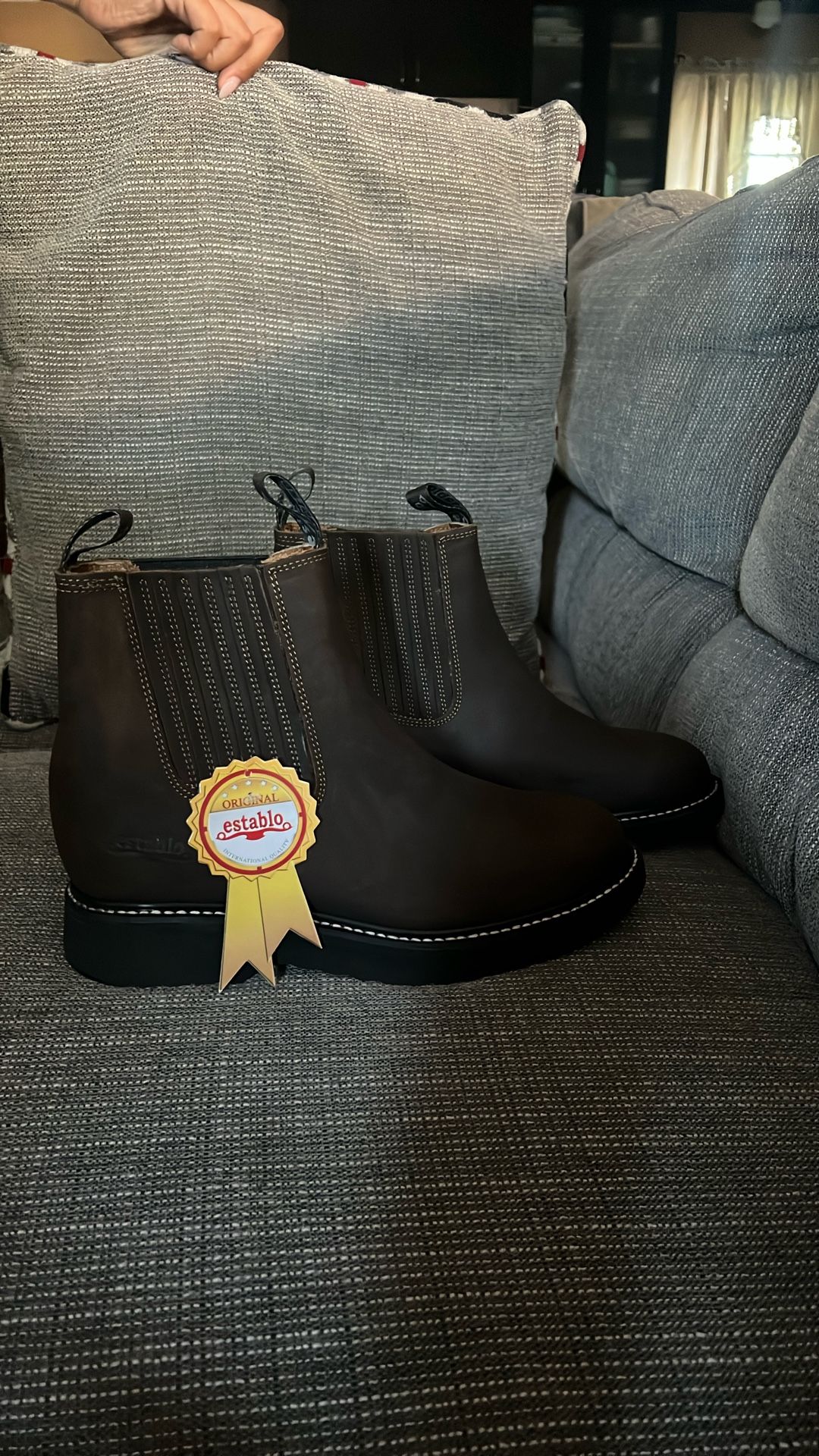 Brand New Establo Boots 🥾