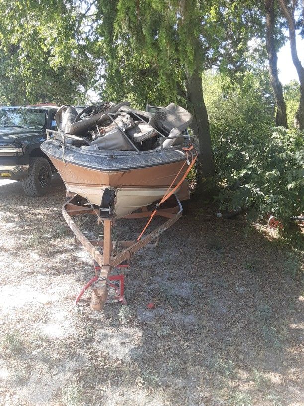 Free 1986 Sting Ray Boat