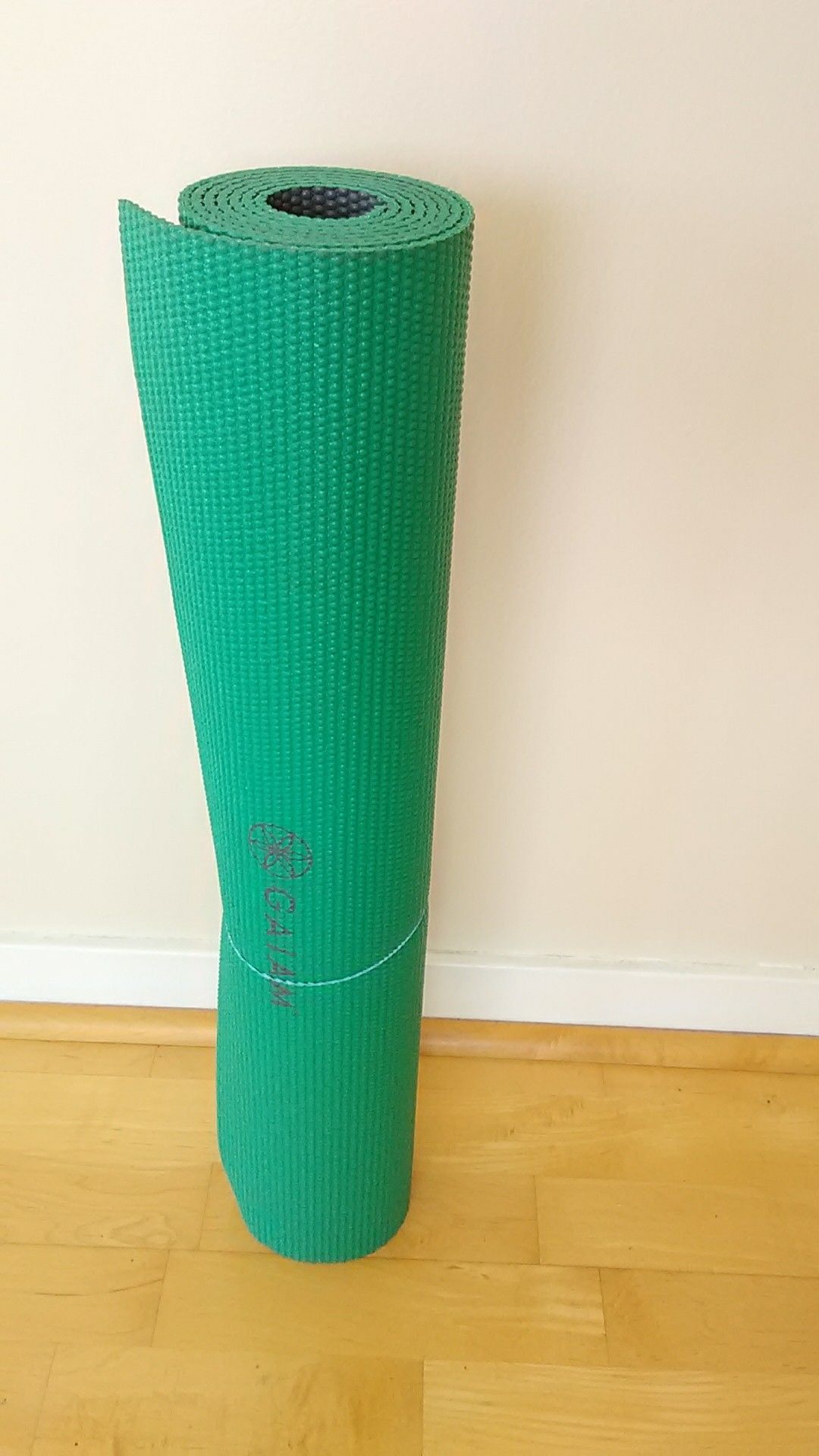 Gaiam yoga mat brand new