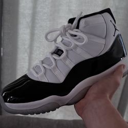 JORDAN 11 MENS SIZE 11.5 Jordan 11 white concords never worn with OG box (2018) OF RELEASE