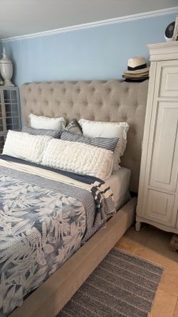 Sleigh Bed Tuft Cal King
