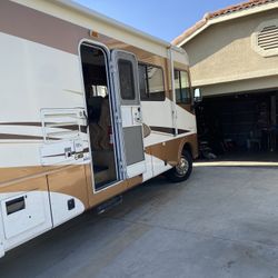 2004 WRKH R/V CT STORM