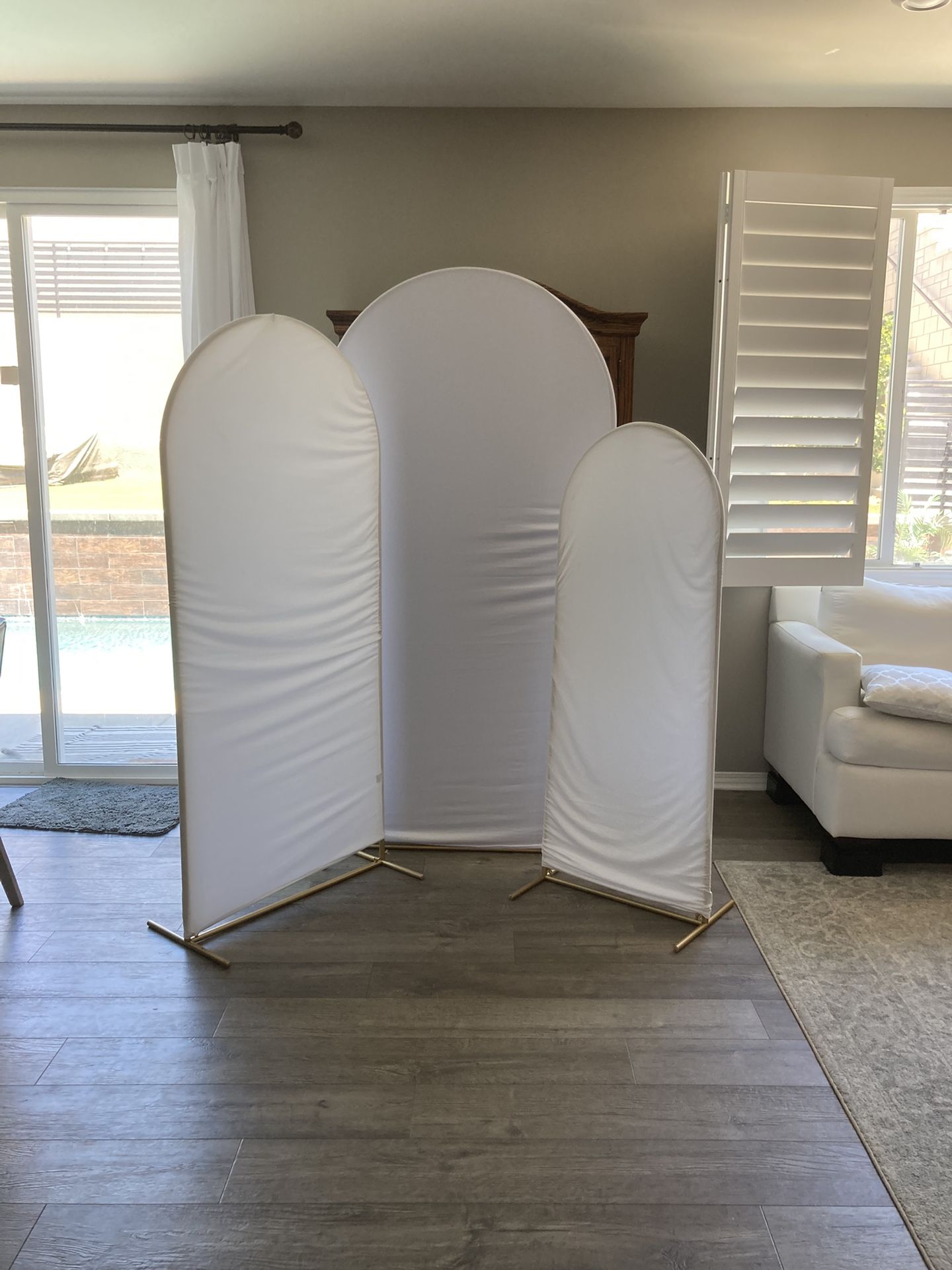 3 Gold Arches (White Covers included)