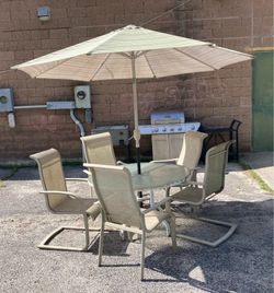 Outdoor Table and Chair Set With Umbrella