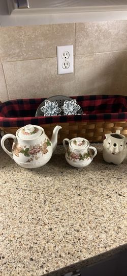 Ceramic Teapot set and basket