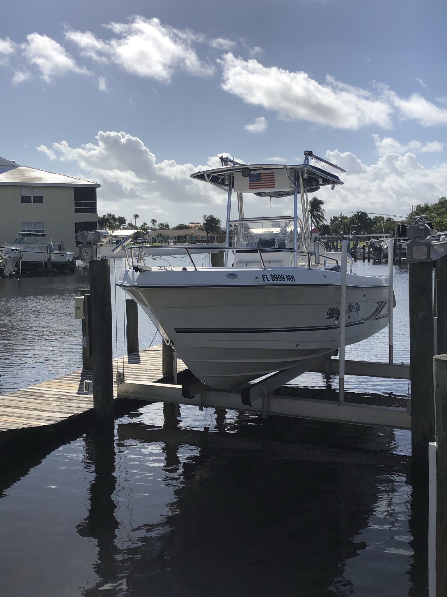 2003 Cobia Center Console 21’4”