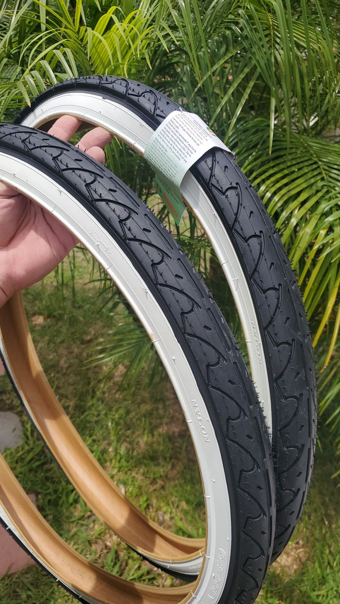 New white wall 26x1.95 slick beach cruiser mountain bike tires.