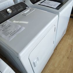 $1228 (MSRP$1998, Save $770) Whirlpool Gas Washer/Dryer Set White
