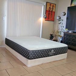 Queen Size Kingsdown Set