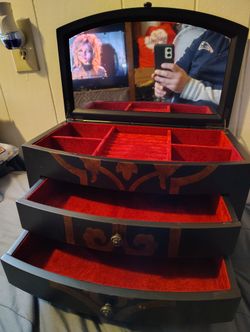  beautiful Bombay Company Chinoiserie Style Black Lacquered Jewelry Box Flip Top & 2 Drawer