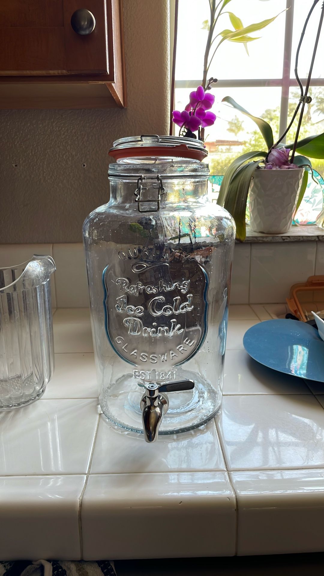 Glass drink dispenser