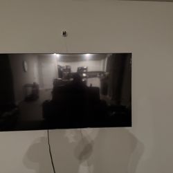 Large Flat Screen TV – Wall Mounted – Great Condition