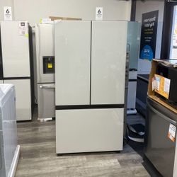 Samsung - BESPOKE 30 cu. ft. 3-Door French Door Smart Refrigerator with Beverage Center - White Glass 