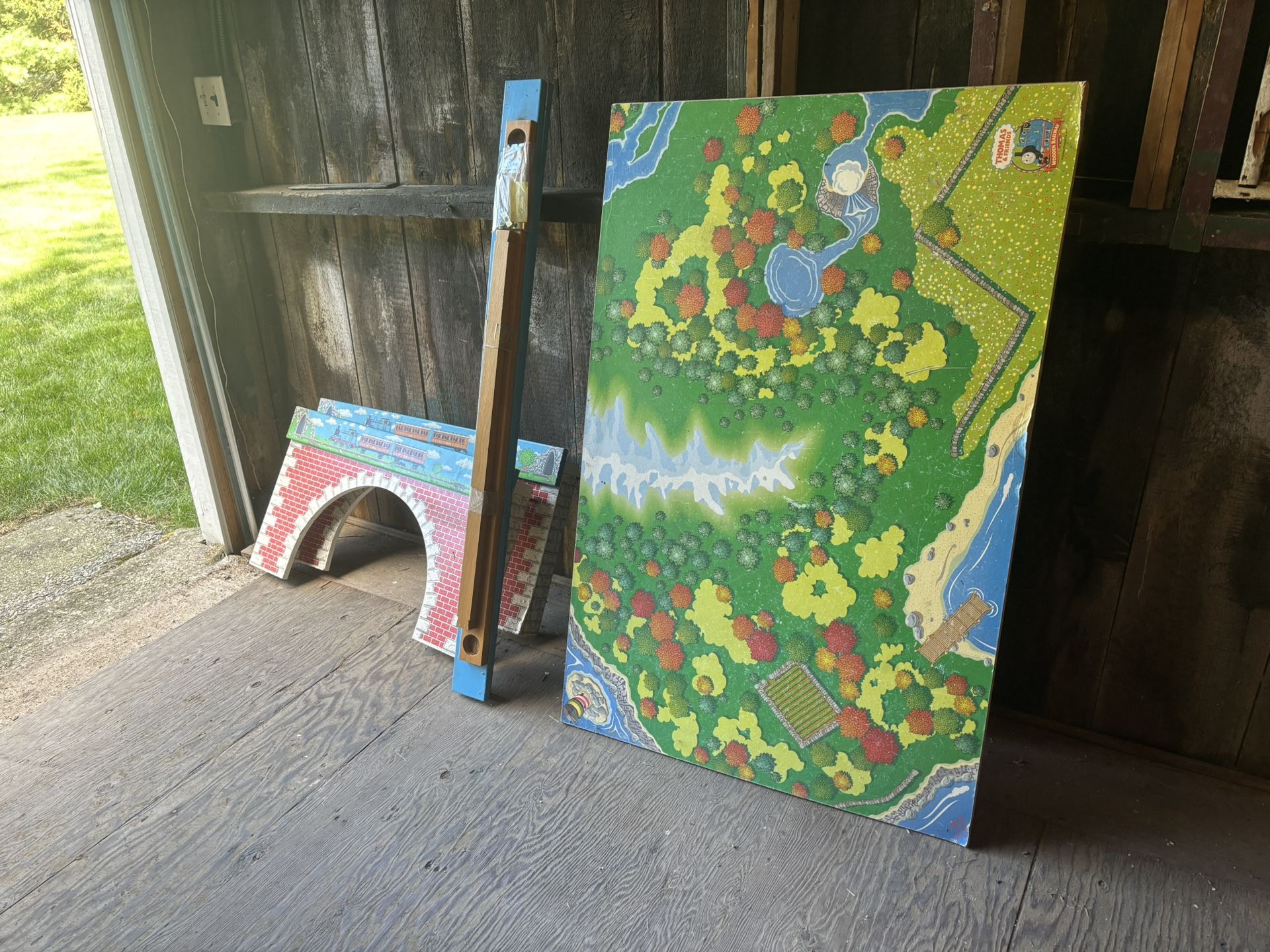 FREE-Thomas the Tank Engine Train Table