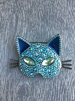 New Adorable Cat Face Brooch W/ Blue Rhinestones, Dark Enameled Ears, Green Eyes & Back Whiskers