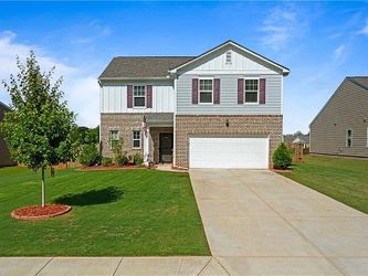 5 beds 2.5 baths 2,313 sqft 261 McCall Way, Monroe, GA 30655