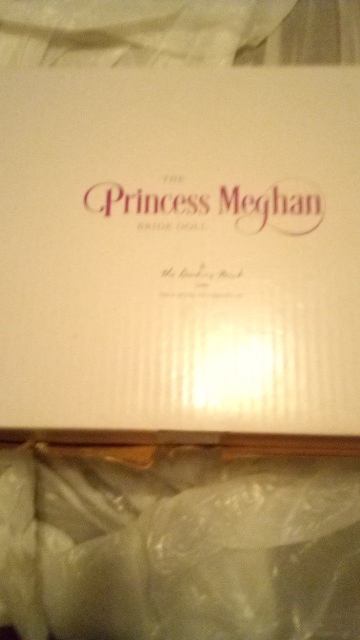 Princess Meghan Doll. Wedding Dress From Danbury Mint Collection