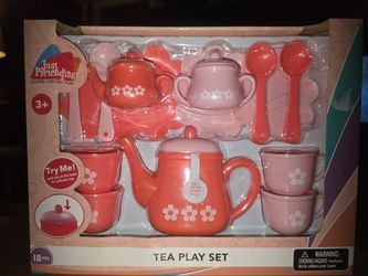 🆕️ EIGHTEEN PIECE TEA PLACE SET. POT MAKES BOILING NOISE PLUS PLAYS SEVERAL DIFFERENT SONGS