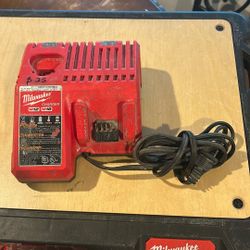 Milwaukee Charger M12/M18
