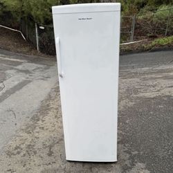 11 Cubic Hamilton Beach Upright Freezer Free Local Delivery/30 Day Warranty