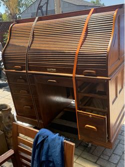 Roll top desk