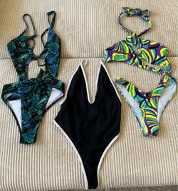 BIKINIS  MONOKINIS